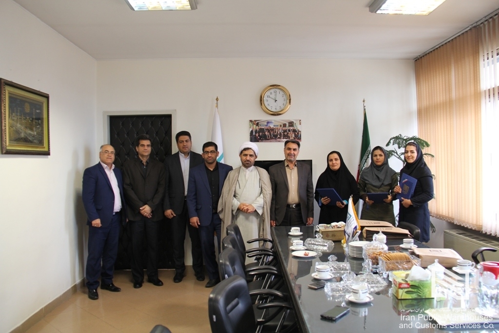 تجلیل و تقدیر از همکاران خانم شرکت انبارهای عمومی و خدمات گمرکی غرب